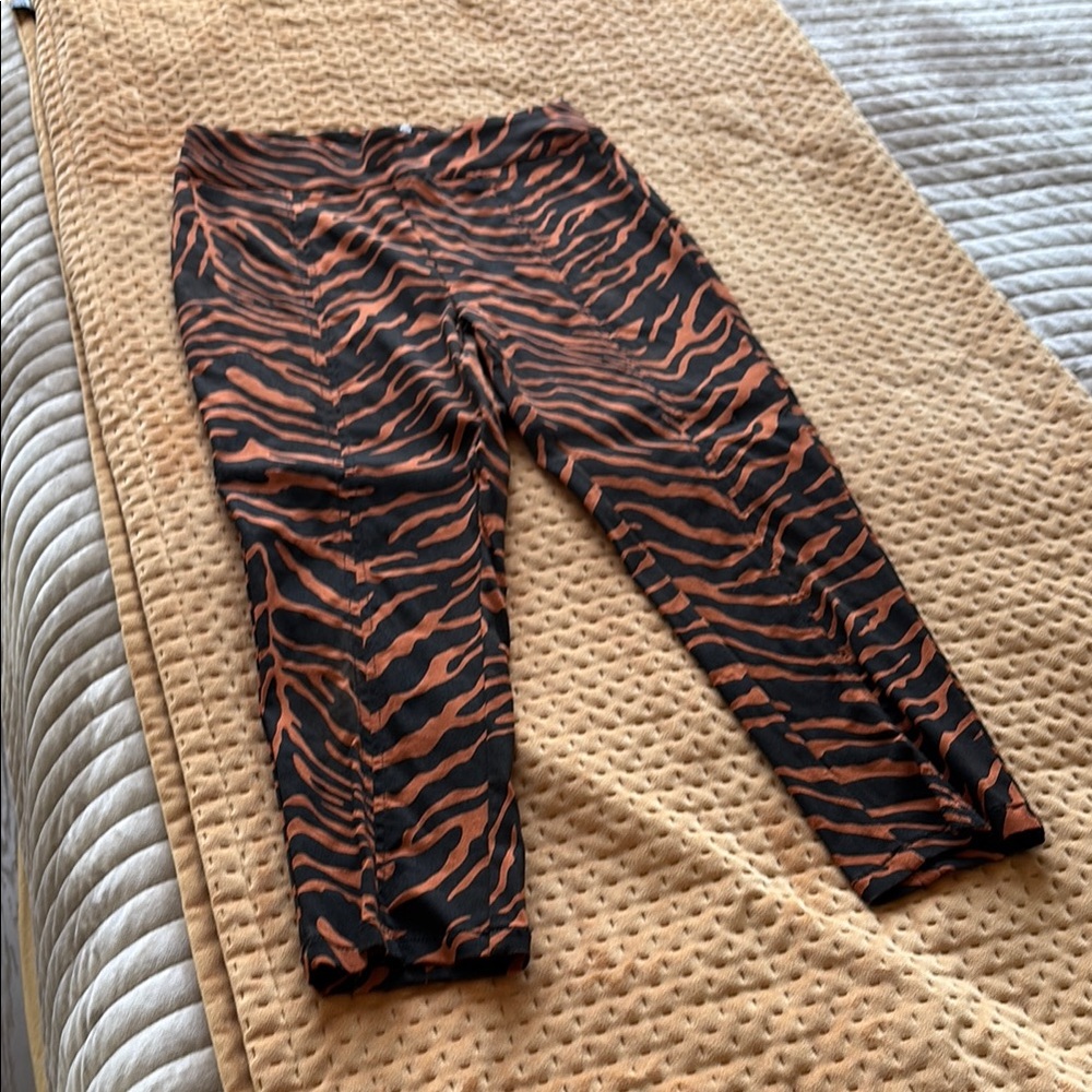 Sexy Sourpuss clothing, Capris in tiger print